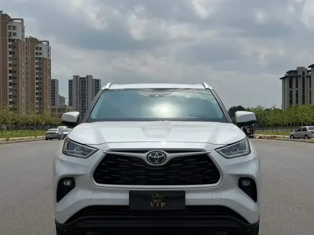 Toyota Highlander — Фото автомобиля 2