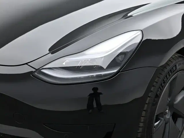 Tesla Model 3 — Фото автомобиля 18