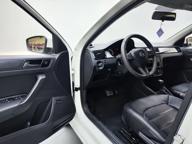 Skoda Rapid — Фото автомобиля 7