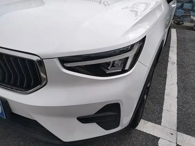 Volvo XC40 — Фото автомобиля 23