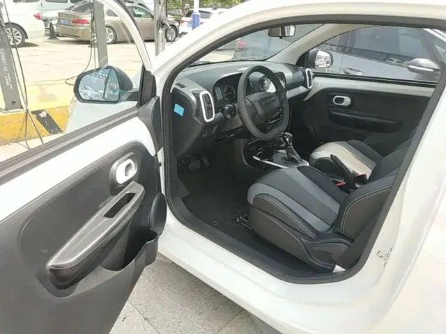 Roewe Clever — Фото автомобиля 11