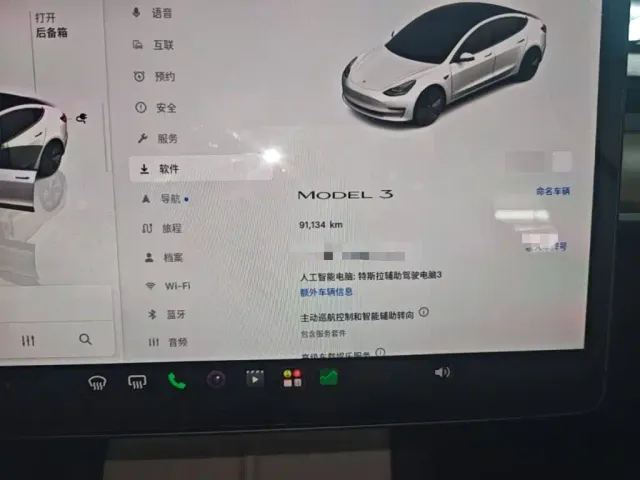 Tesla Model 3 — Фото автомобиля 11