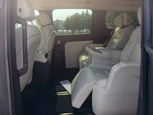 Li Auto MEGA — Фото автомобиля 5