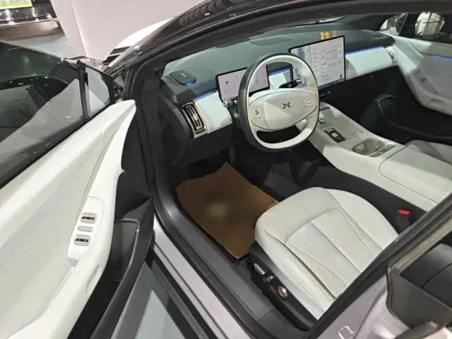 Xpeng P7+ — Фото автомобиля 20