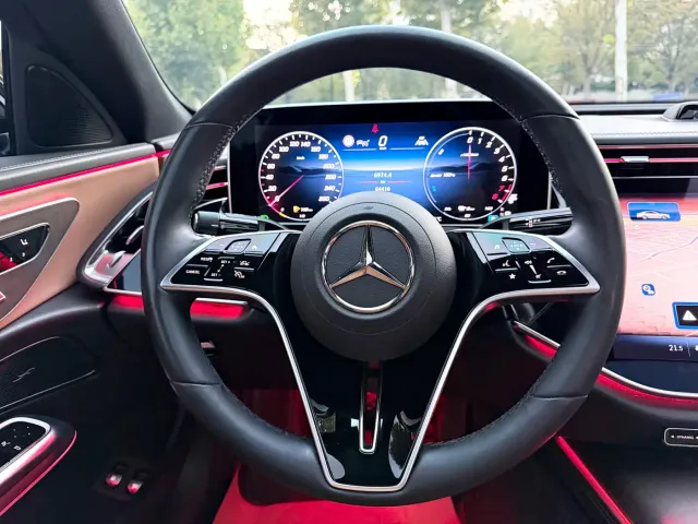 Mercedes-Benz E-Class — Фото автомобиля 14