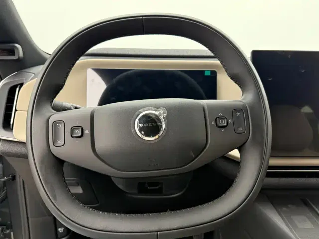 Volvo XC70 Plug-in Hybrid — Фото автомобиля 11
