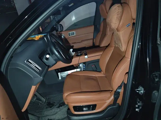 Li Auto L8 — Фото автомобиля 11