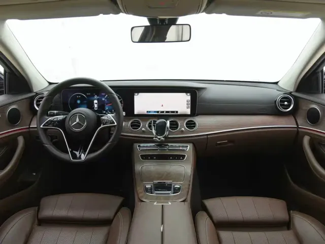 Mercedes-Benz E-Class — Фото автомобиля 6