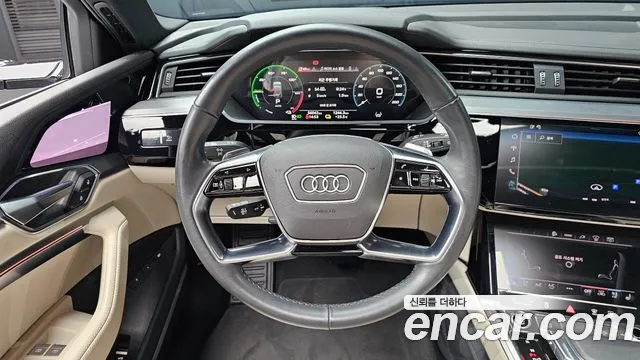 Audi e-tron — Фото автомобиля 12