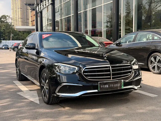 Mercedes-Benz E-Class — Фото автомобиля 3