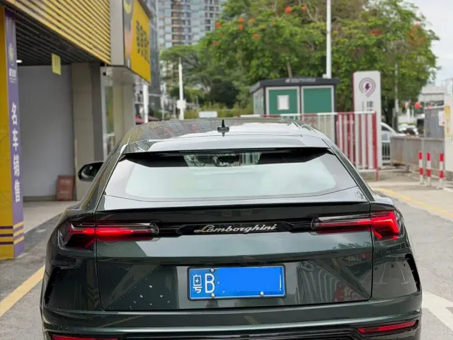 Lamborghini Urus — Фото автомобиля 13