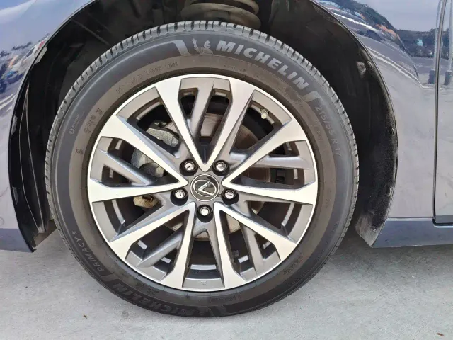 Lexus ES — Фото автомобиля 11