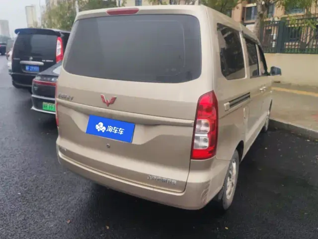 Wuling Hongguang V — Фото автомобиля 3