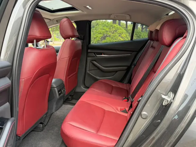 Mazda Axela — Фото автомобиля 14