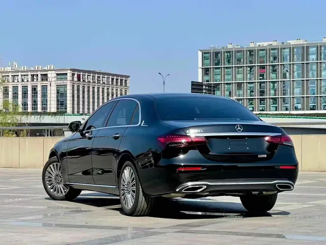 Mercedes-Benz E-Class — Фото автомобиля 4