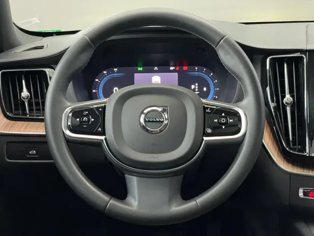 Volvo XC60 — Фото автомобиля 14