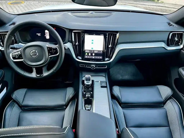 Volvo S60 — Фото автомобиля 9