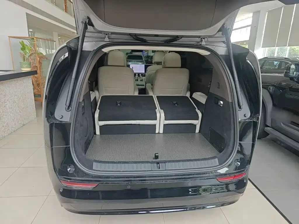 Li Auto Li Auto MEGA 2024 Ultra — Фото автомобиля 18