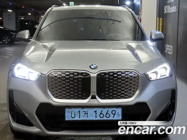 BMW iX1 U11 — Фото автомобиля 2