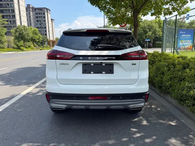 Geely Boyue — Фото автомобиля 13