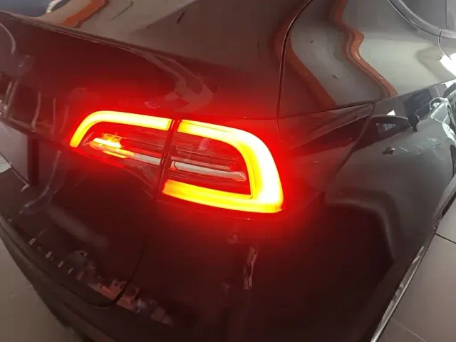 Tesla Model Y — Фото автомобиля 7