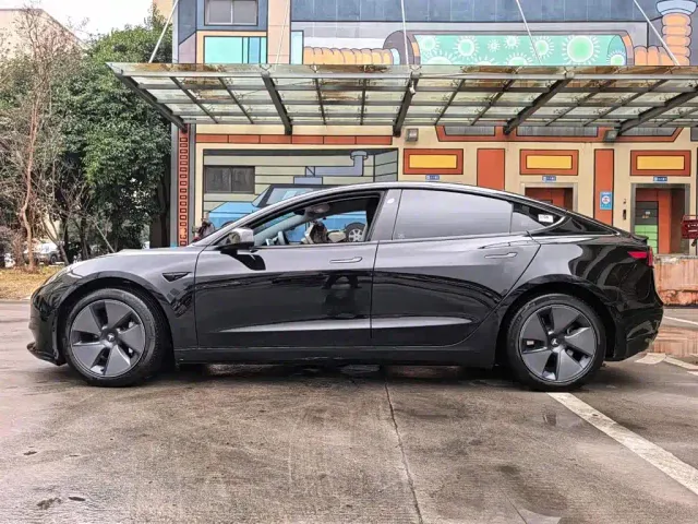 Tesla Model 3 — Фото автомобиля 14