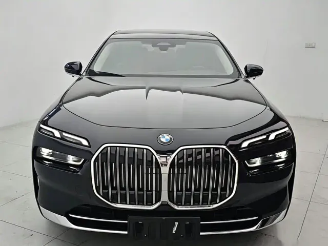 BMW 7 Series — Фото автомобиля 2