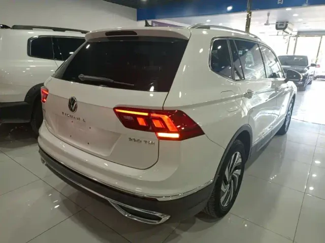 Volkswagen Tiguan L — Фото автомобиля 6