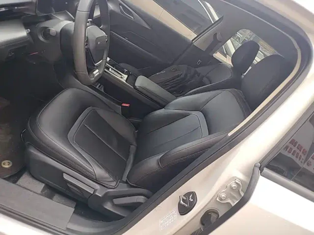 Wuling E5 — Фото автомобиля 14