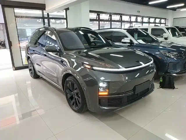 Li Auto L8 — Фото автомобиля 3