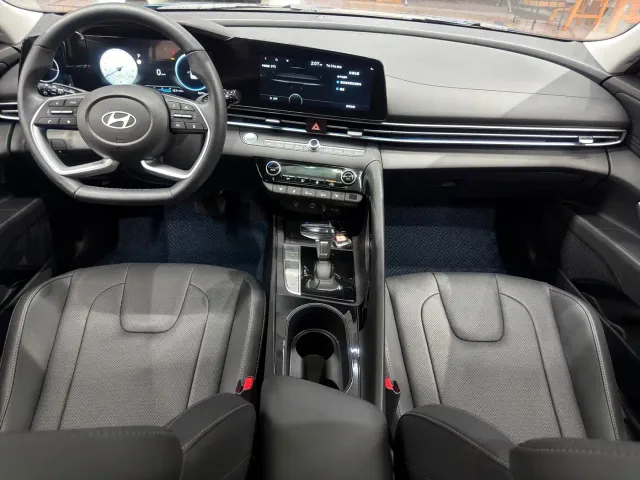 Hyundai Elantra — Фото автомобиля 18