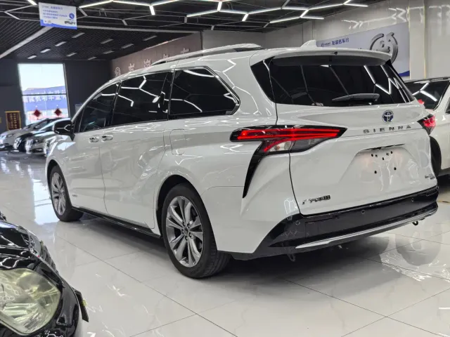 Toyota Sienna — Фото автомобиля 5