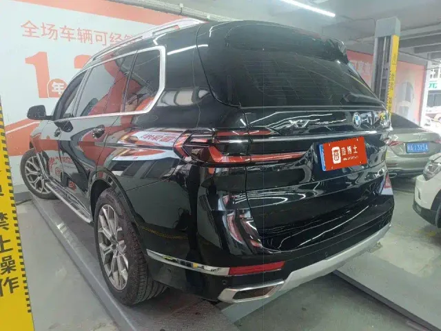BMW X7 — Фото автомобиля 2