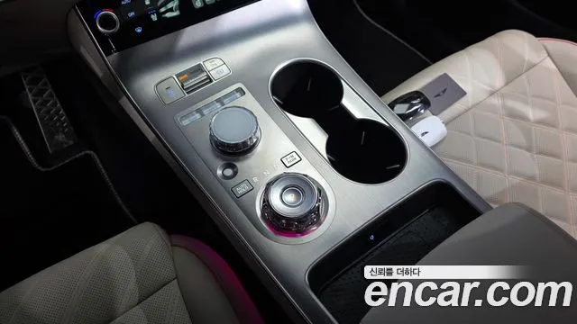 Genesis GV70 2.5T Бензин AWD — Фото автомобиля 6