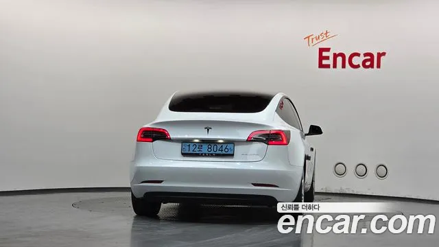 Tesla Model 3 — Фото автомобиля 4