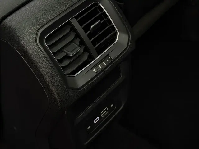 Volkswagen Tiguan L — Фото автомобиля 28
