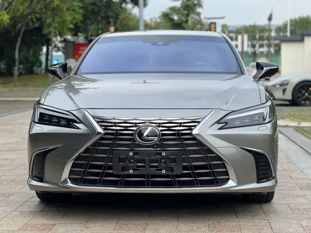 Lexus ES — Фото автомобиля 3