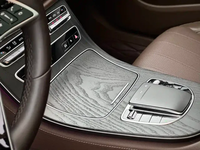 Mercedes-Benz E-Class — Фото автомобиля 14