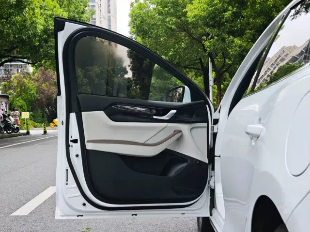 BYD Qin PLUS — Фото автомобиля 9