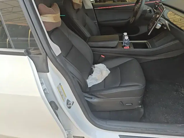 Tesla Model Y — Фото автомобиля 24