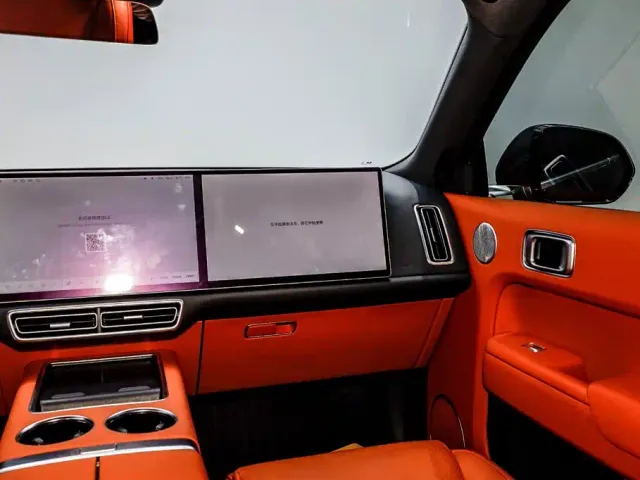 Li Auto L8 — Фото автомобиля 28