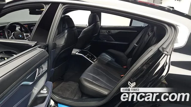 BMW 8 Series G15 — Фото автомобиля 17