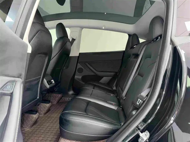 Tesla Model Y — Фото автомобиля 5
