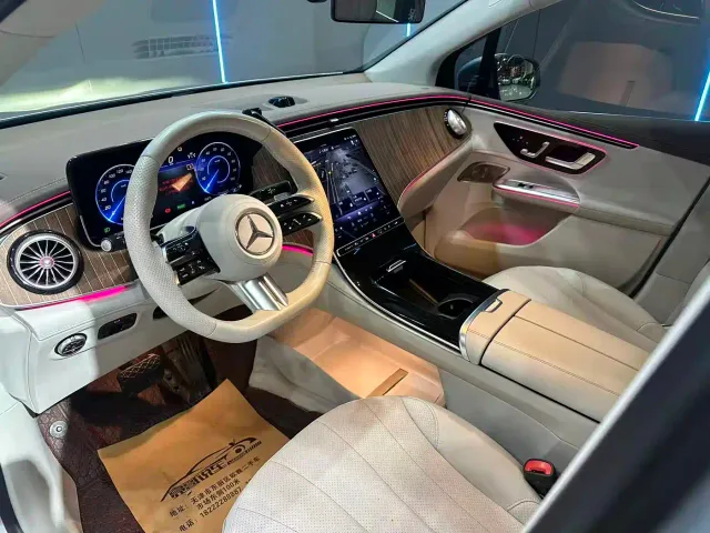 Mercedes-Benz EQE SUV — Фото автомобиля 11