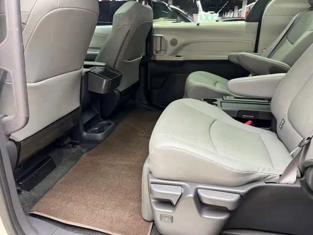Toyota Granvia — Фото автомобиля 15