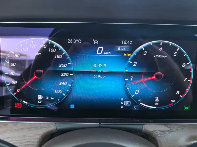 Mercedes-Benz E-Class — Фото автомобиля 9