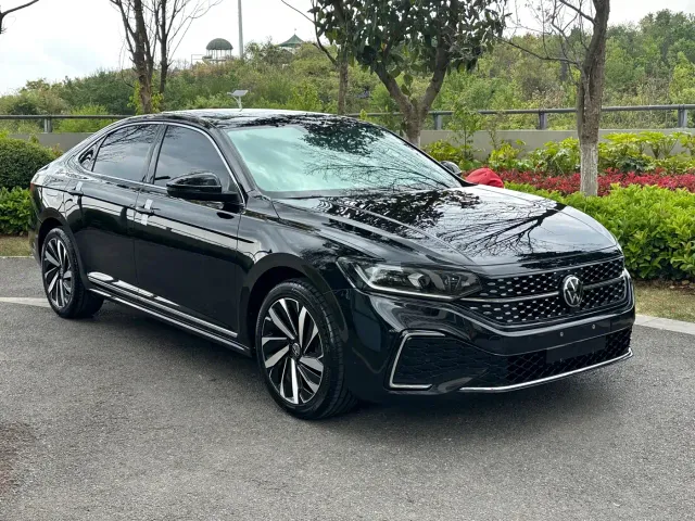 Volkswagen Passat — Фото автомобиля 3