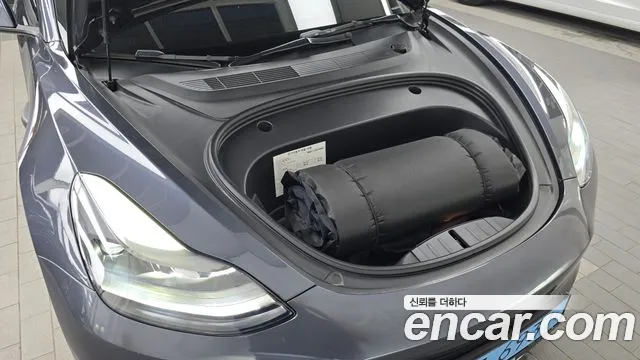Tesla Model 3 — Фото автомобиля 6