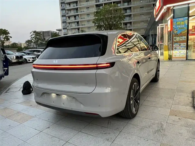 Li Auto L6 — Фото автомобиля 9