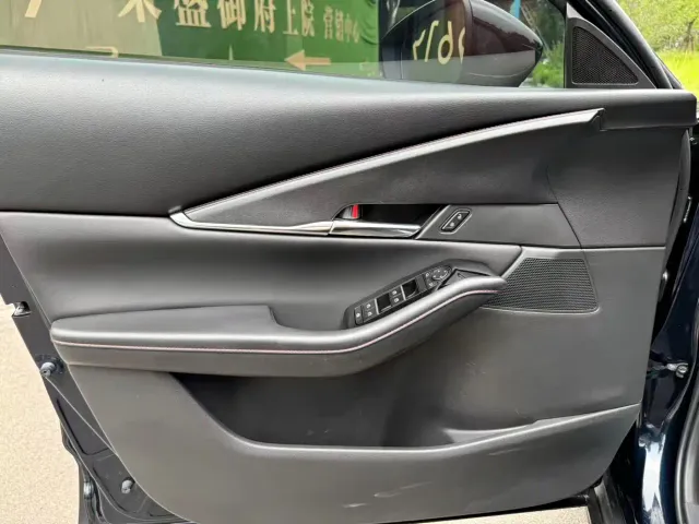 Mazda CX-30 — Фото автомобиля 5